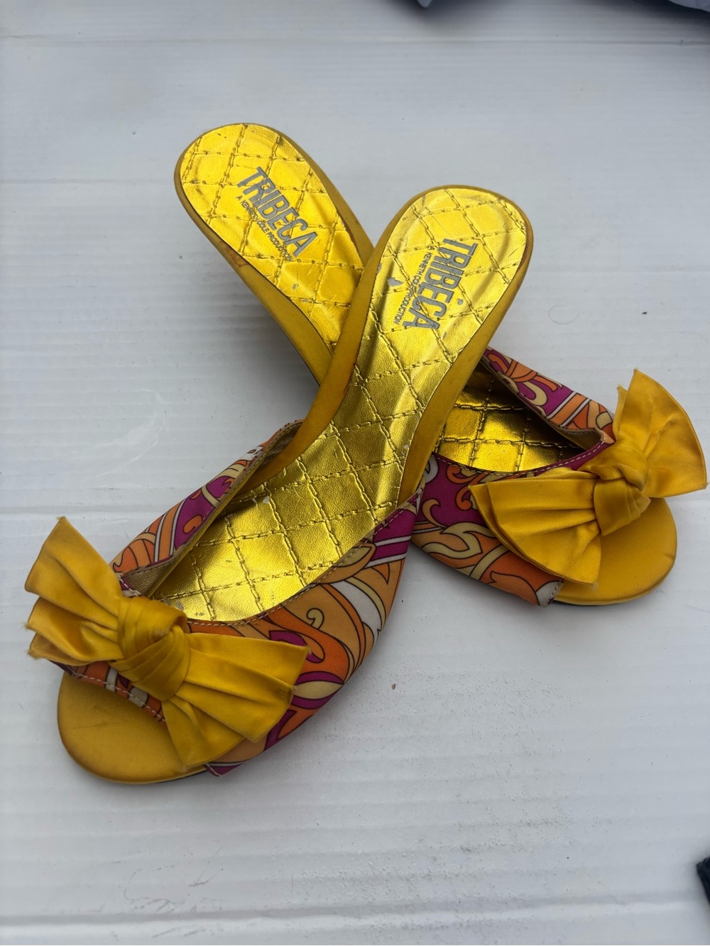Vintage Tribeca by Kenneth Cole Y2K Quilted Gold Bow Wedge Slides - Sz 7